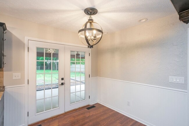 Building Photo - 1143 Bayview Dr