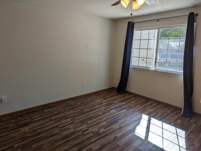 Building Photo - 1505 W 25th Ct