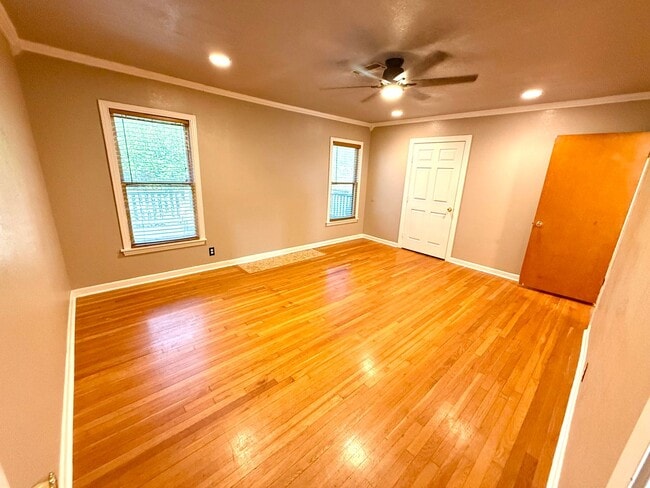Building Photo - **APPLICATION RECEIVED** *MOVE IN SPECIAL* Gated Home With Hill Country Living Just Minutes From ...