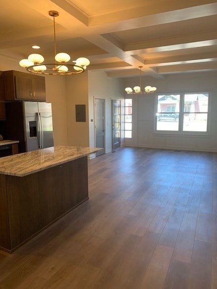 Building Photo - 326 W Main St