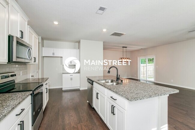Building Photo - 4 Bedroom Pet-Friendly Home in Clinton, TN with Main Street Renewal