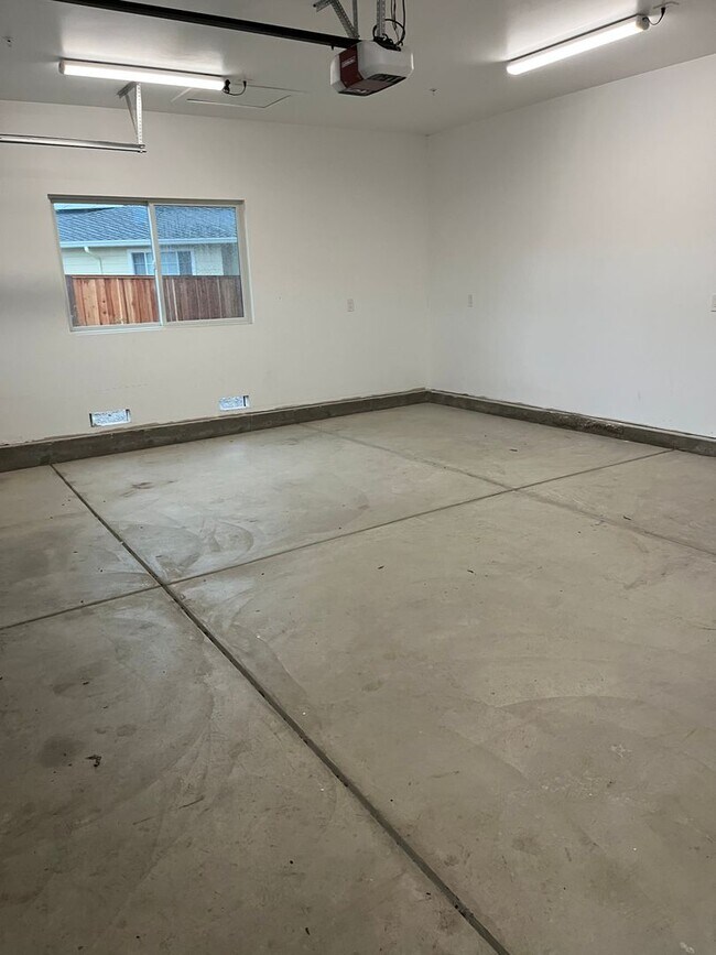 Building Photo - Newly Remodeled - 4/2 Concord Rancher - Lo...