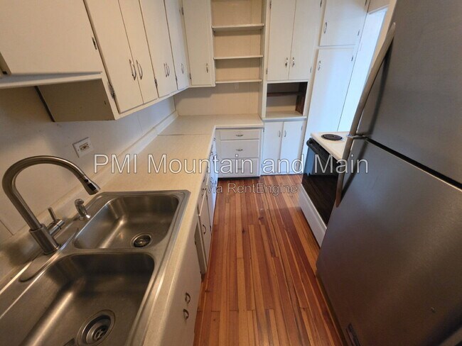 Building Photo - 41 Westwood Pl