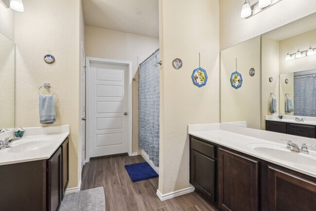 Building Photo - 513 Chelson Hunt