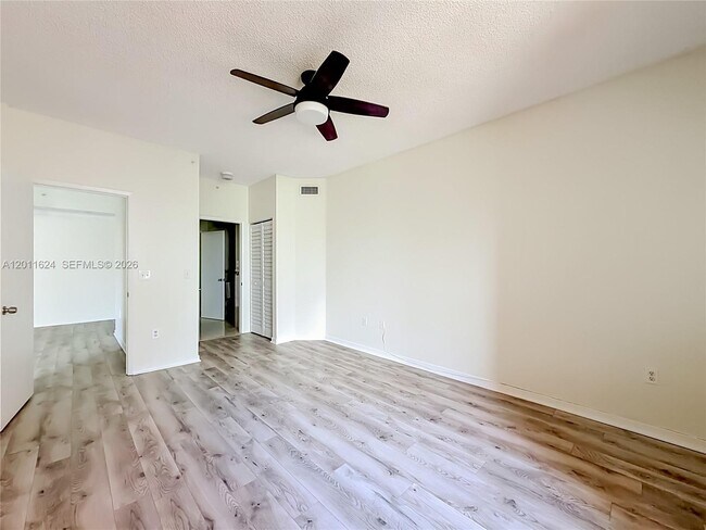 Building Photo - 6968 SW 39th St