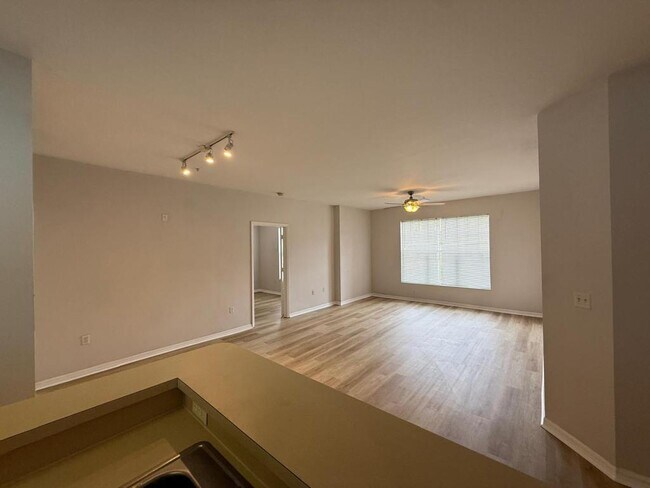 Building Photo - 5506 Metrowest Blvd