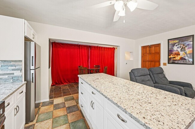 Building Photo - 11000 S Ocean Dr