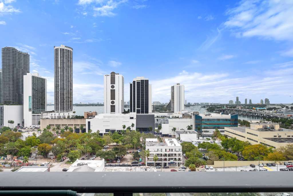 Building Photo - 1600 NE 1st Ave