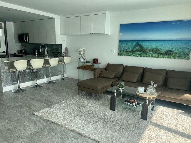 Building Photo - 1000 West Ave