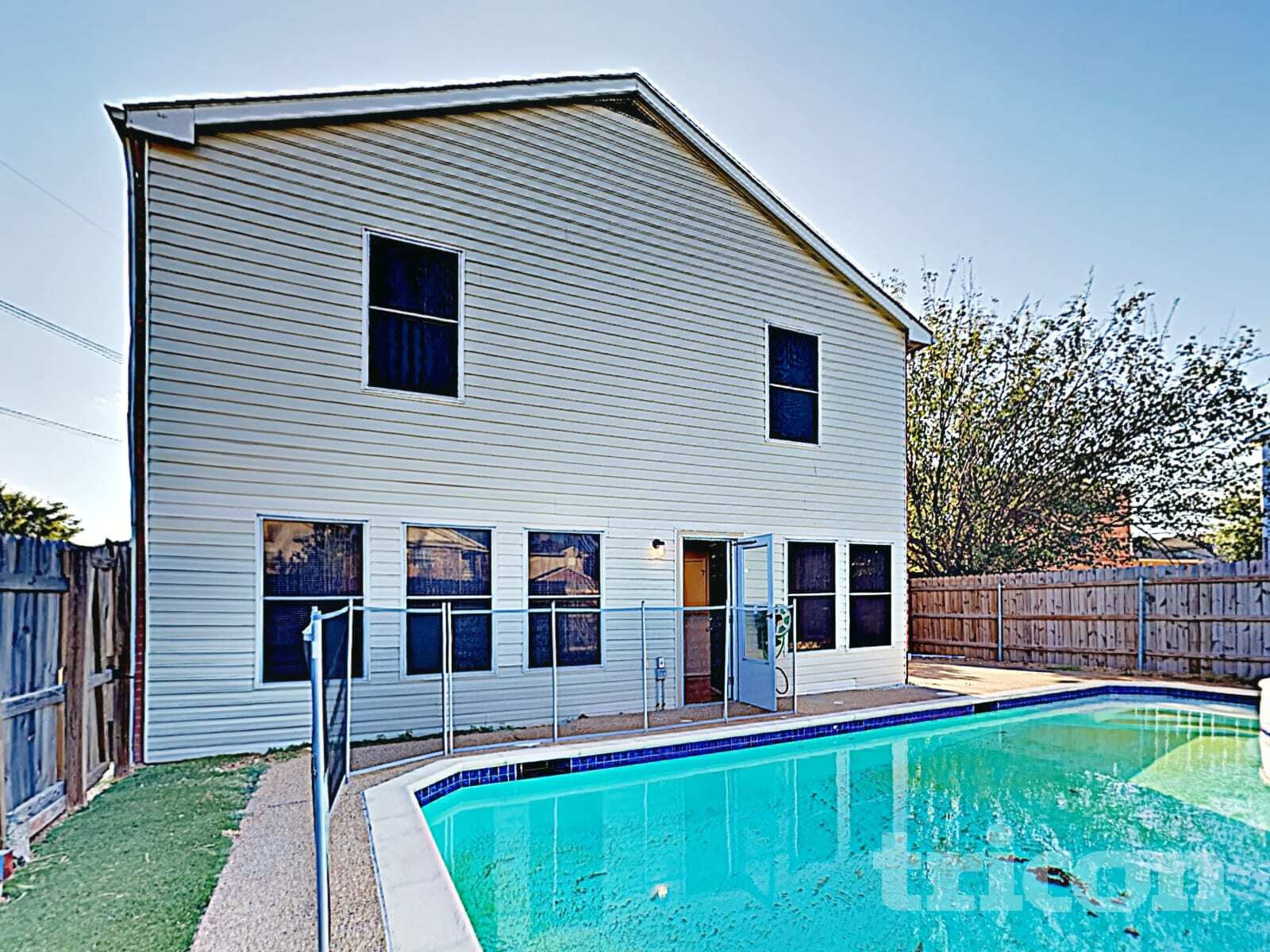 Building Photo - 2036 Talon Dr
