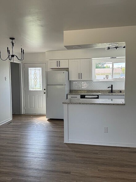 Building Photo - 2465 Trygg Dr