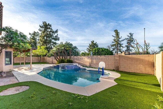 Building Photo - 634 E Century Ave