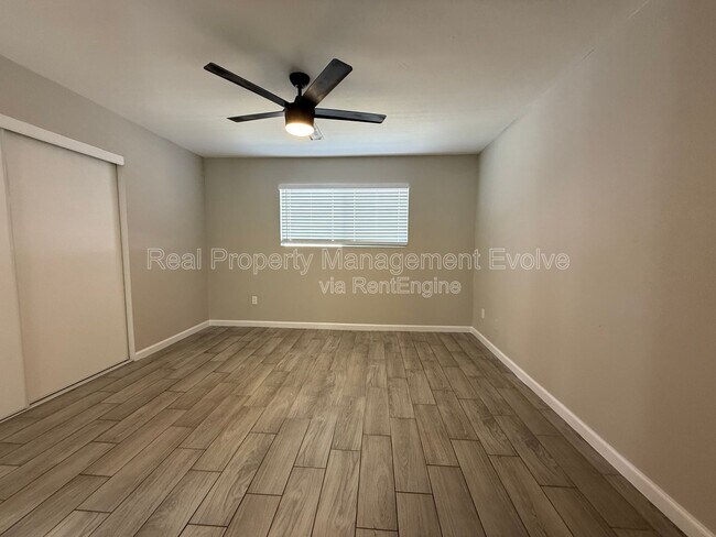 Building Photo - 3302 W Loma Ln