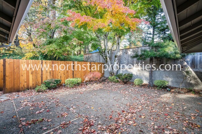 Building Photo - Charming One Level Lake Oswego