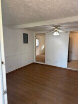 Building Photo - 209 Strawberry Ln