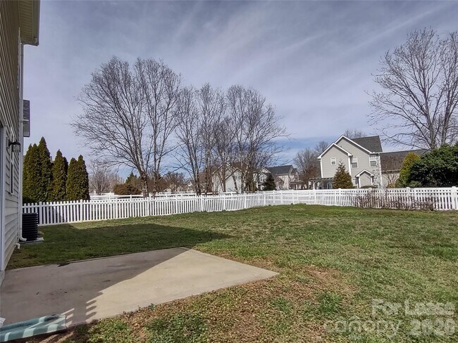 Building Photo - 2004 Magna Ln