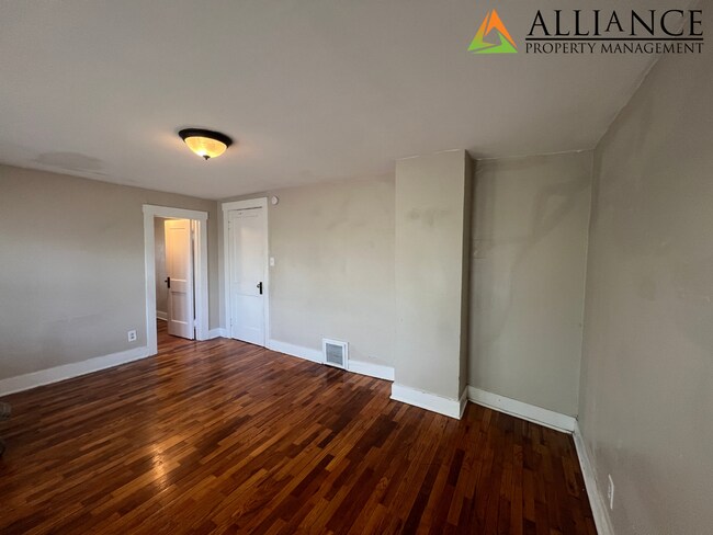 Building Photo - Charming 3 Bed  w/ Bonus Room Home ~ Great Location!