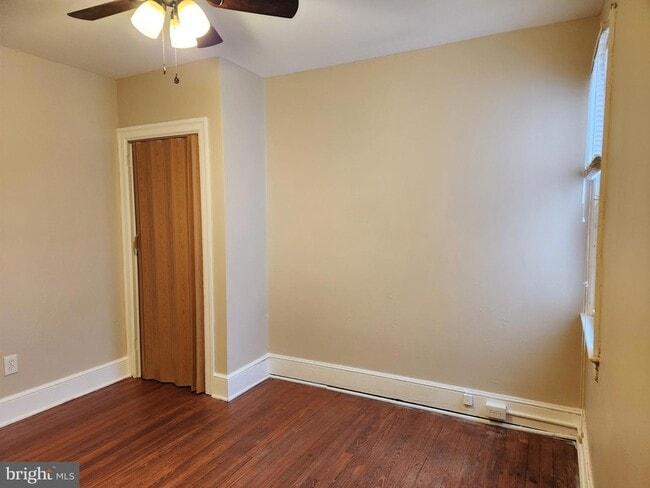 Building Photo - 132 S Broadway