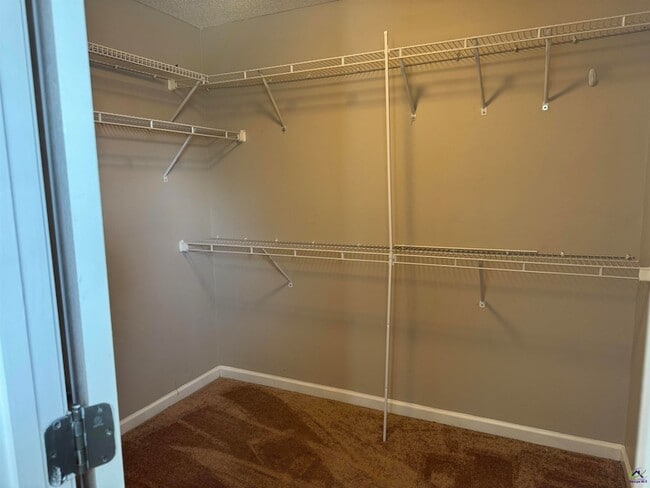 Building Photo - 105 Windmill Court