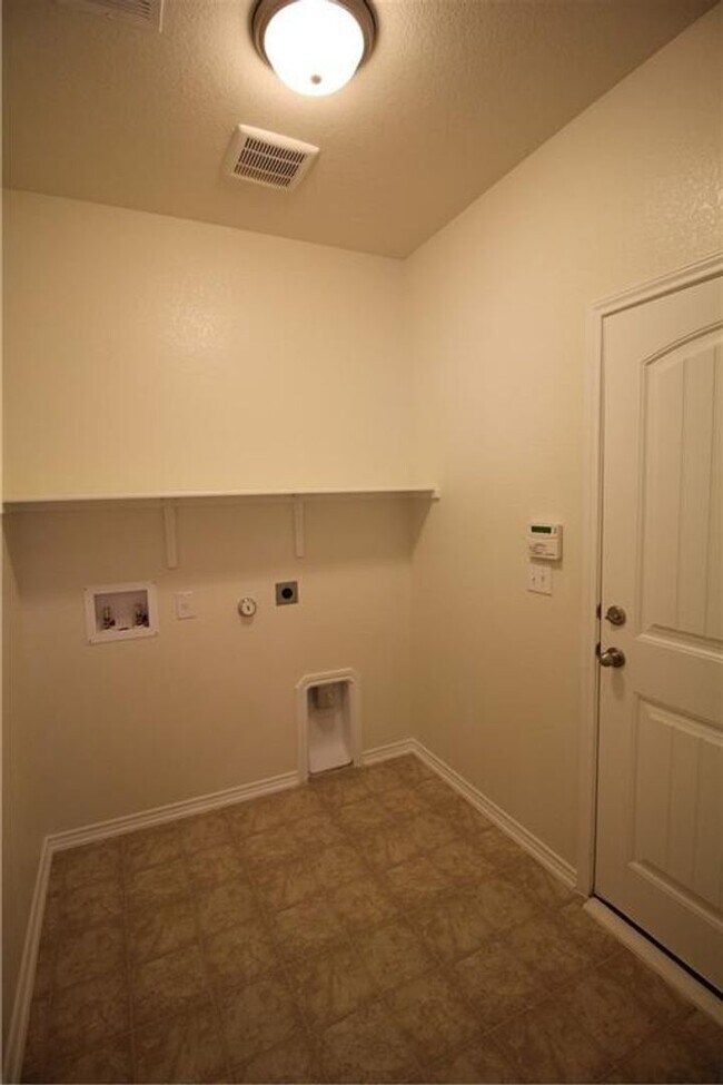 Building Photo - Beautiful one story brick home!