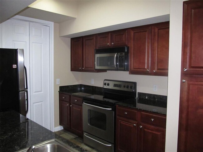 Building Photo - 7575 Kirby Dr