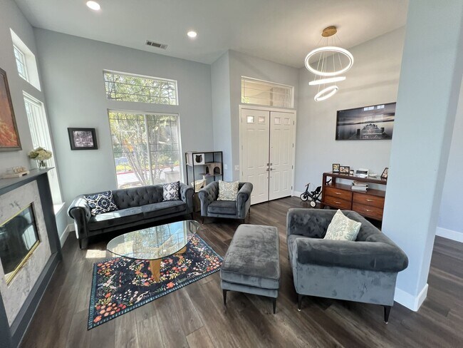 Building Photo - Amazingly Remodeled 4 Bed 4 Bath Luxury Home in North Orange with Solar!