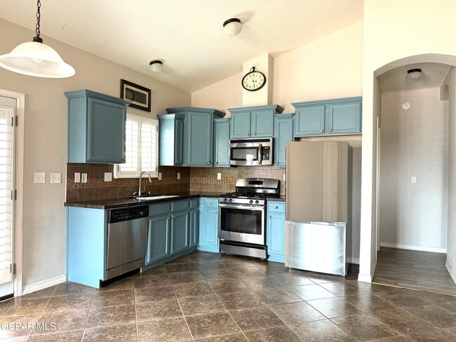 Building Photo - 3729 Loma Brisa Dr