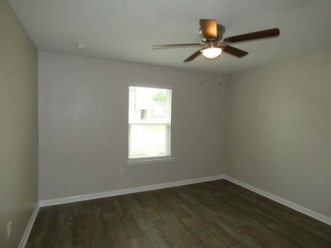 Building Photo - 5804 Guinevere Ln