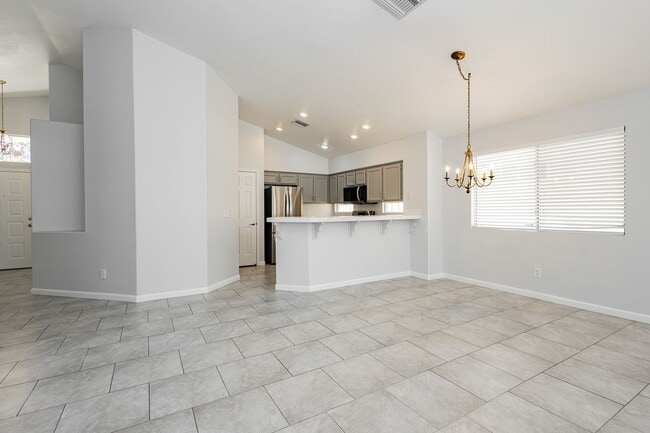Building Photo - Peccole Ranch 3 Bed 2 Bath Gated Ascot Park Beauty