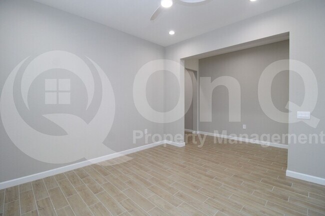 Building Photo - 5976 E Quail Ave