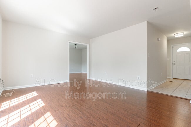 Building Photo - 7826 Fordson Rd