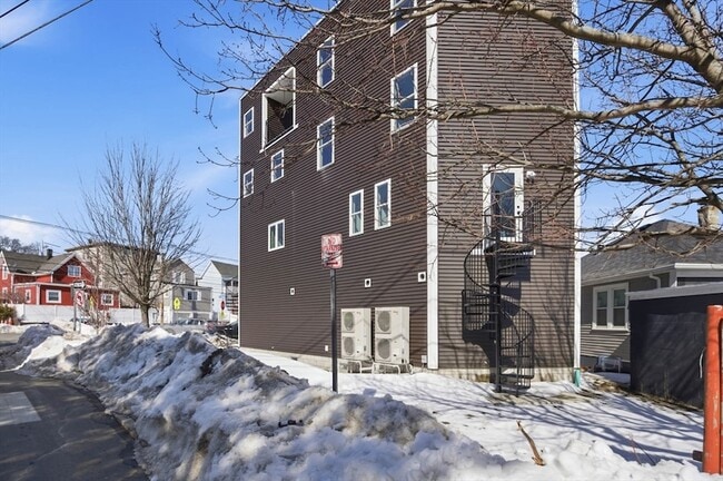 Building Photo - 23 Blake St