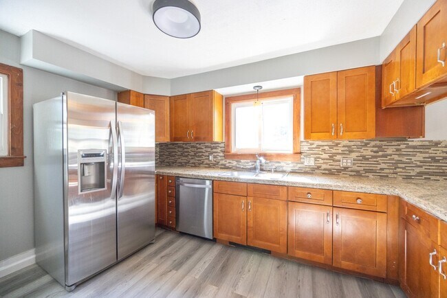 Building Photo - 52 East Ave