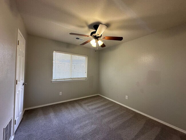 Building Photo - 7110 Creekstone
