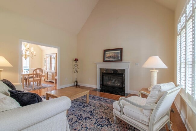 Building Photo - SHORT TERM - FURNISHED OR UNFURNISHED - SINGLE FAMILY - RBYCC