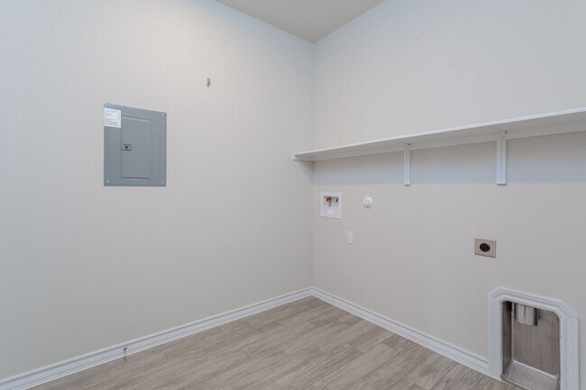 Building Photo - Luxurious Newer Construction 3-Bedroom Hom...