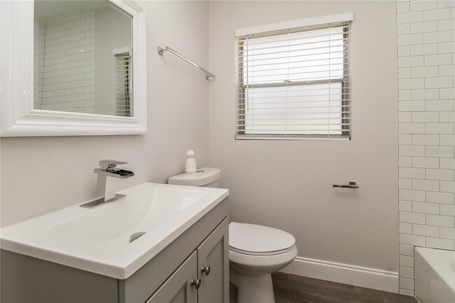 Building Photo - 820 N Florida Ave