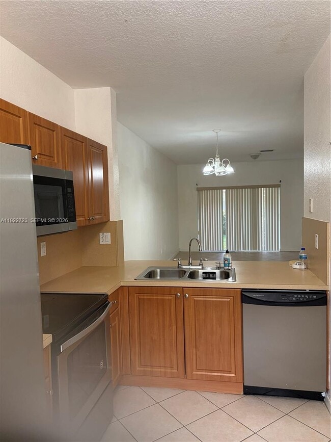 Building Photo - 8831 S Isles Cir