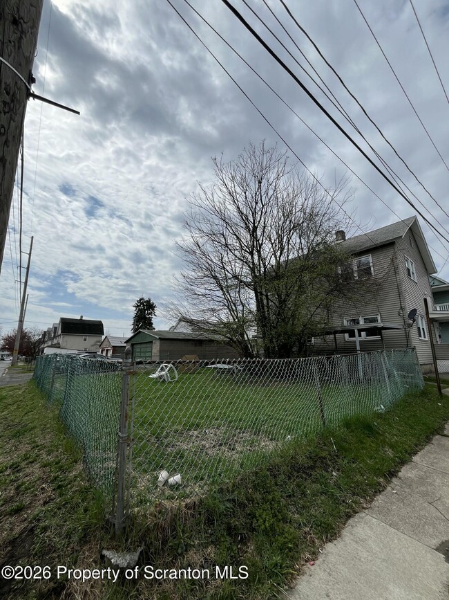 Building Photo - 375 Grove St