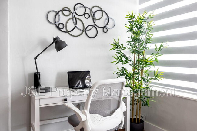 Building Photo - 270 NE 191st St