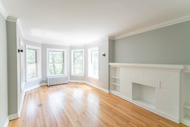 Building Photo - 7646 N Greenview Ave