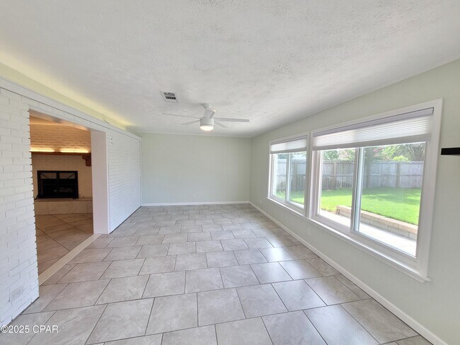 Building Photo - 325 Alexander Dr