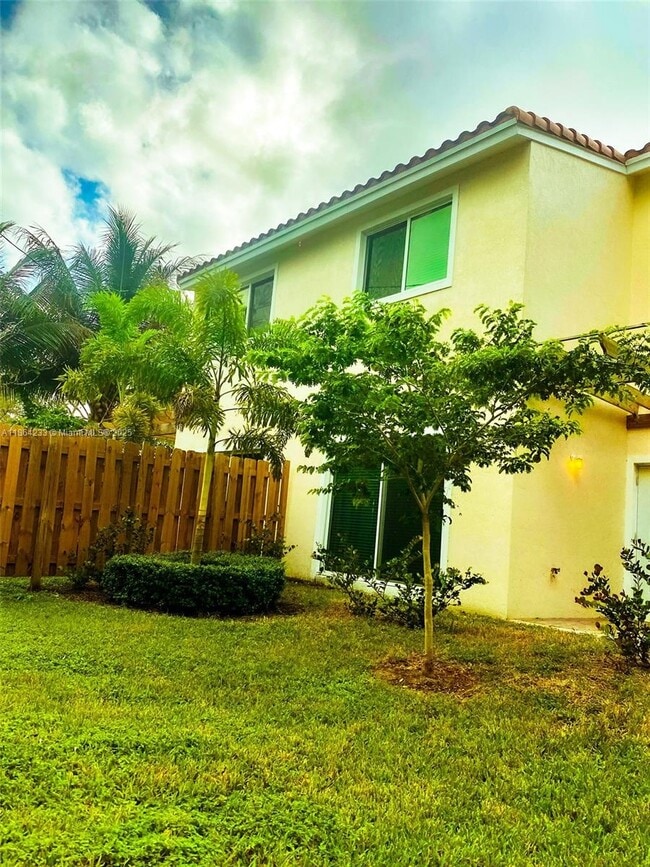 Building Photo - 2208 SW 3rd Ave