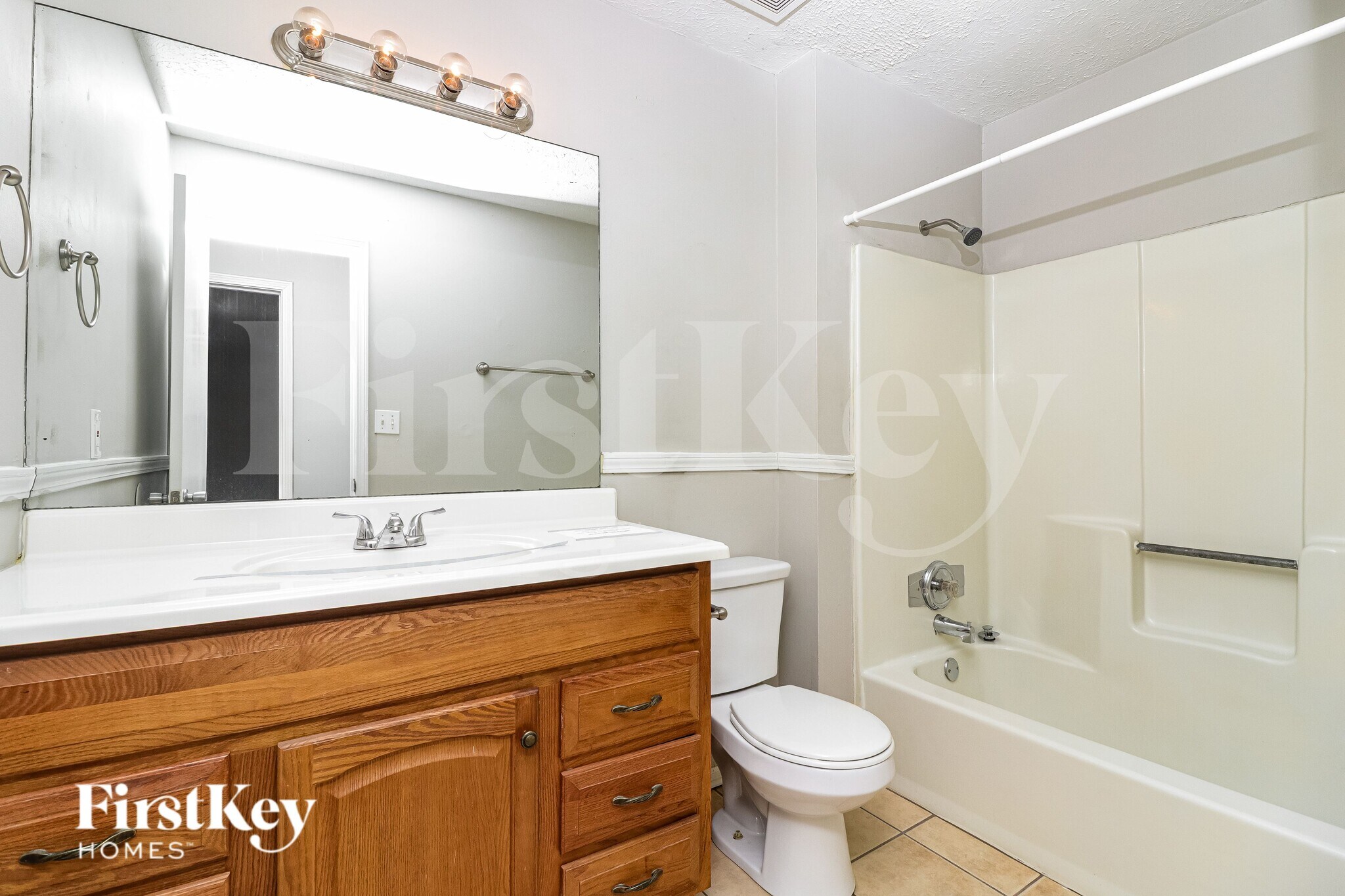 Building Photo - 1006 Hicksmil Ct SW