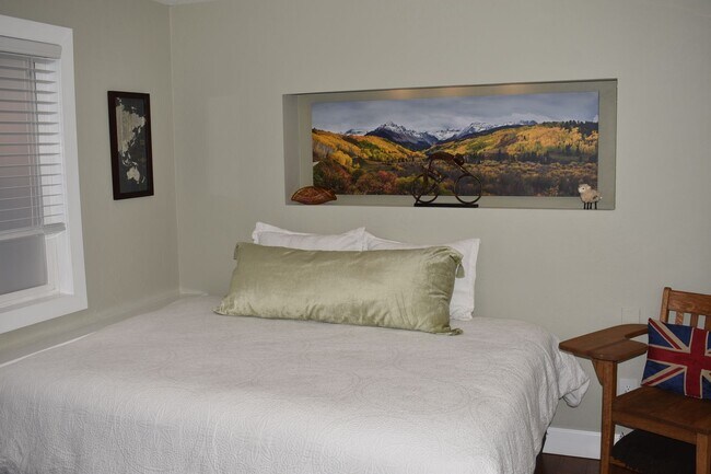 Building Photo - 1817 Tyler Ave