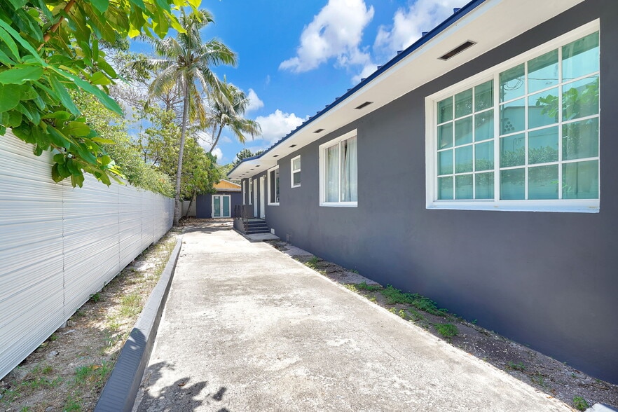 Building Photo - 160 NW 45th St