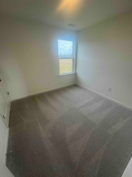 Building Photo - 133 Rolling Mdw Wy