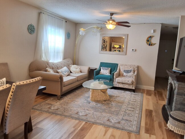 Building Photo - Knoxville 37912 - Short Term Lease with Utilities Included up to $200 per month -  2 bedroom, 2 b...