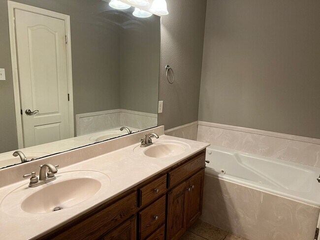 Building Photo - 2403 Lancashire Ln