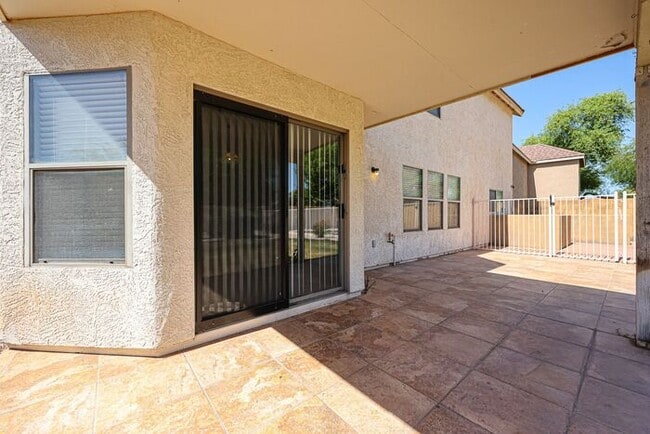 Building Photo - Introducing a stunning 4-bedroom, 2.5-bath...